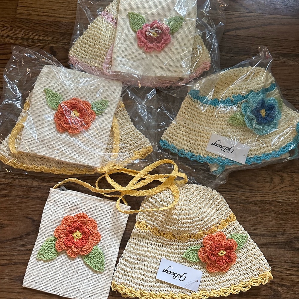 Sun hat and purse